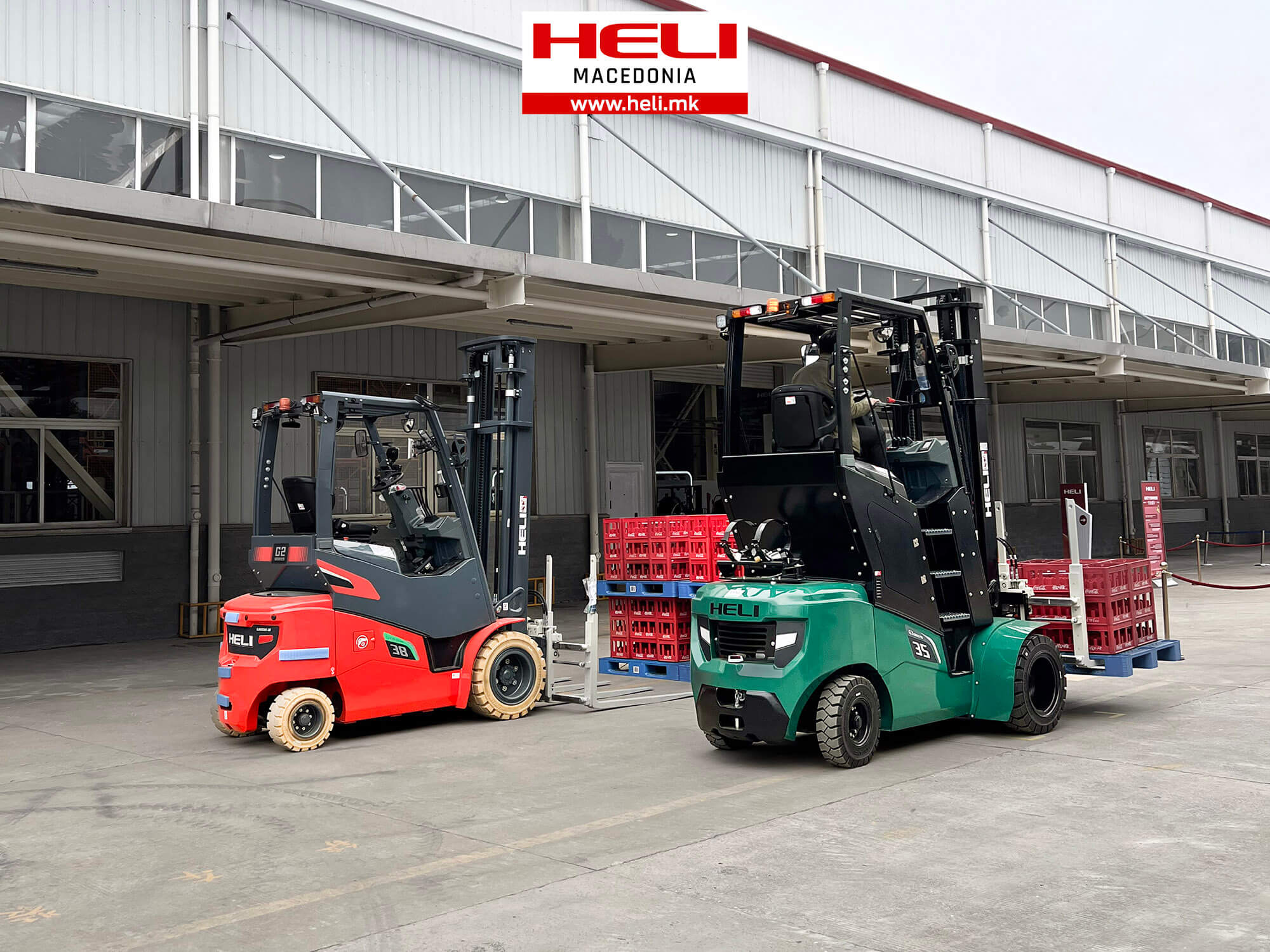 Тестирање на хели електрични вилушкари со опрема за носење на повеќе палети одеднаш