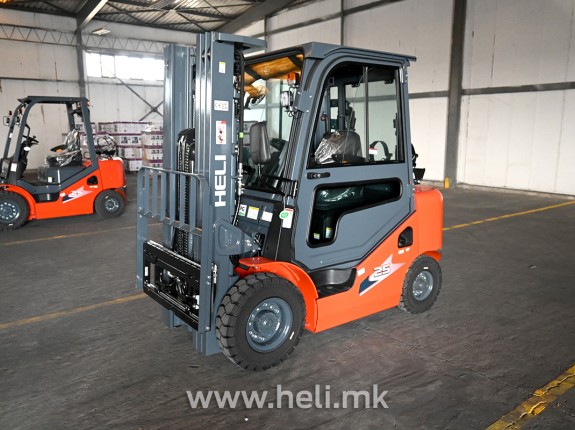 HELI 2500 kg CPQYD25 Plin-Benzin Viluskar 4.7 m - HMK041